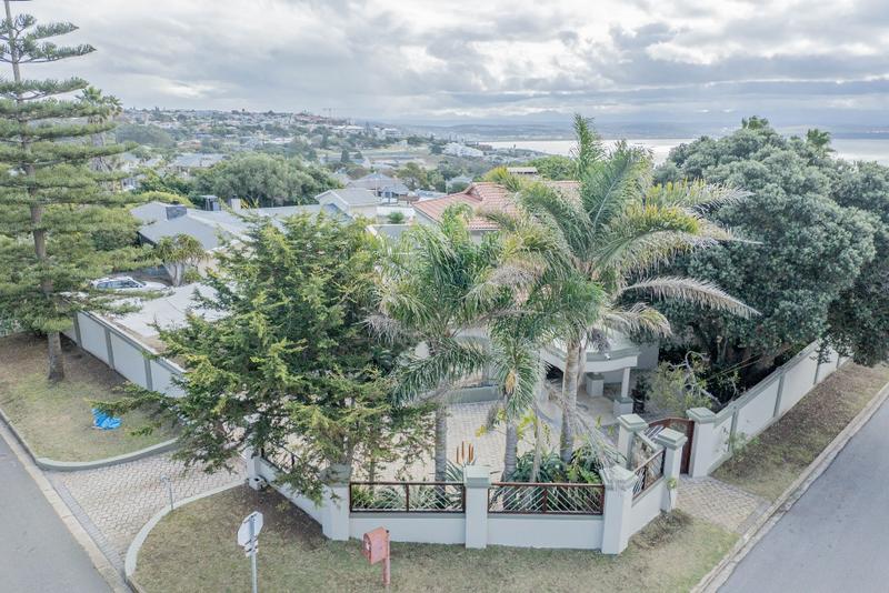 5 Bedroom Property for Sale in Linkside Western Cape